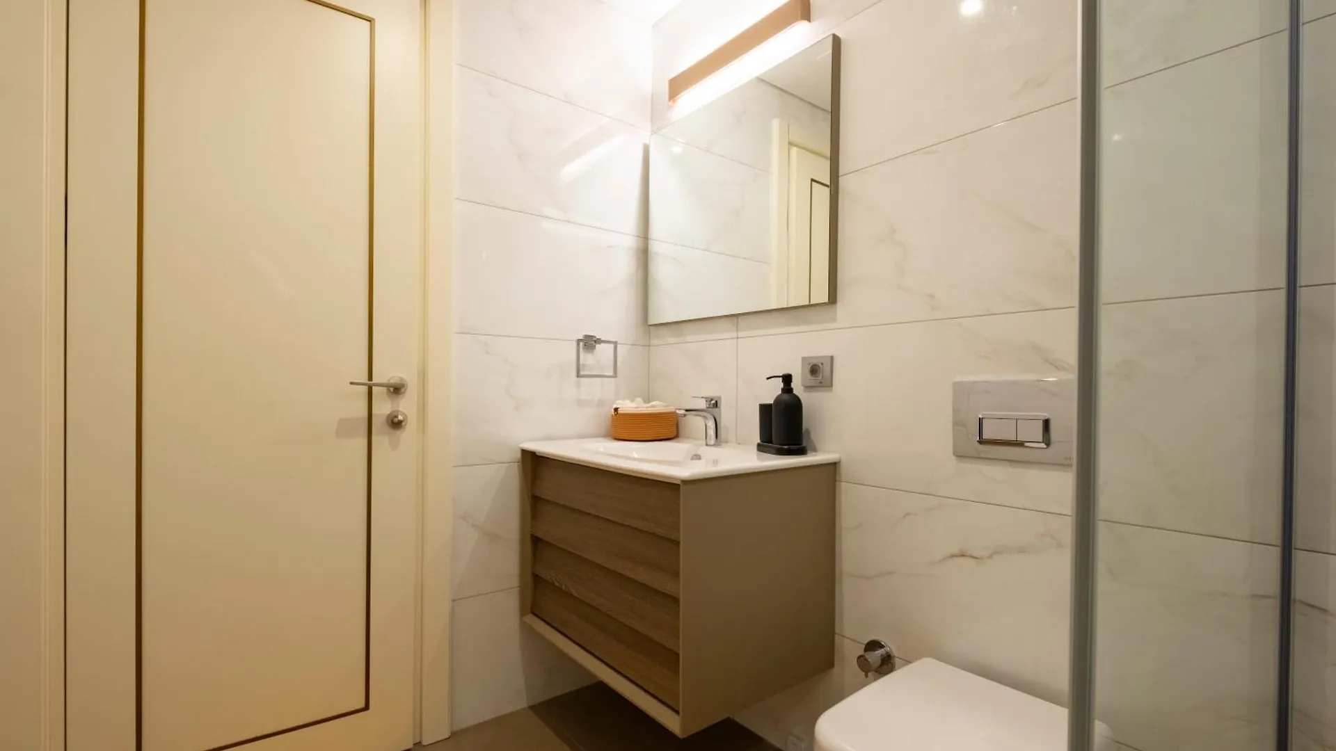 New Spacious Duplex - 3 Bedrooms And 2 Bathrooms - Elevator - New Building İstanbul 0*,  Türkiye